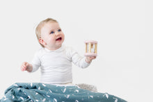 Afbeelding in Gallery-weergave laden, Babydeken - Mint met Witte Zwaantjes
