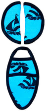 Afbeelding in Gallery-weergave laden, Maxi Cosi Gordelbeschermers - Blauw met Zwarte Zeilbootjes
